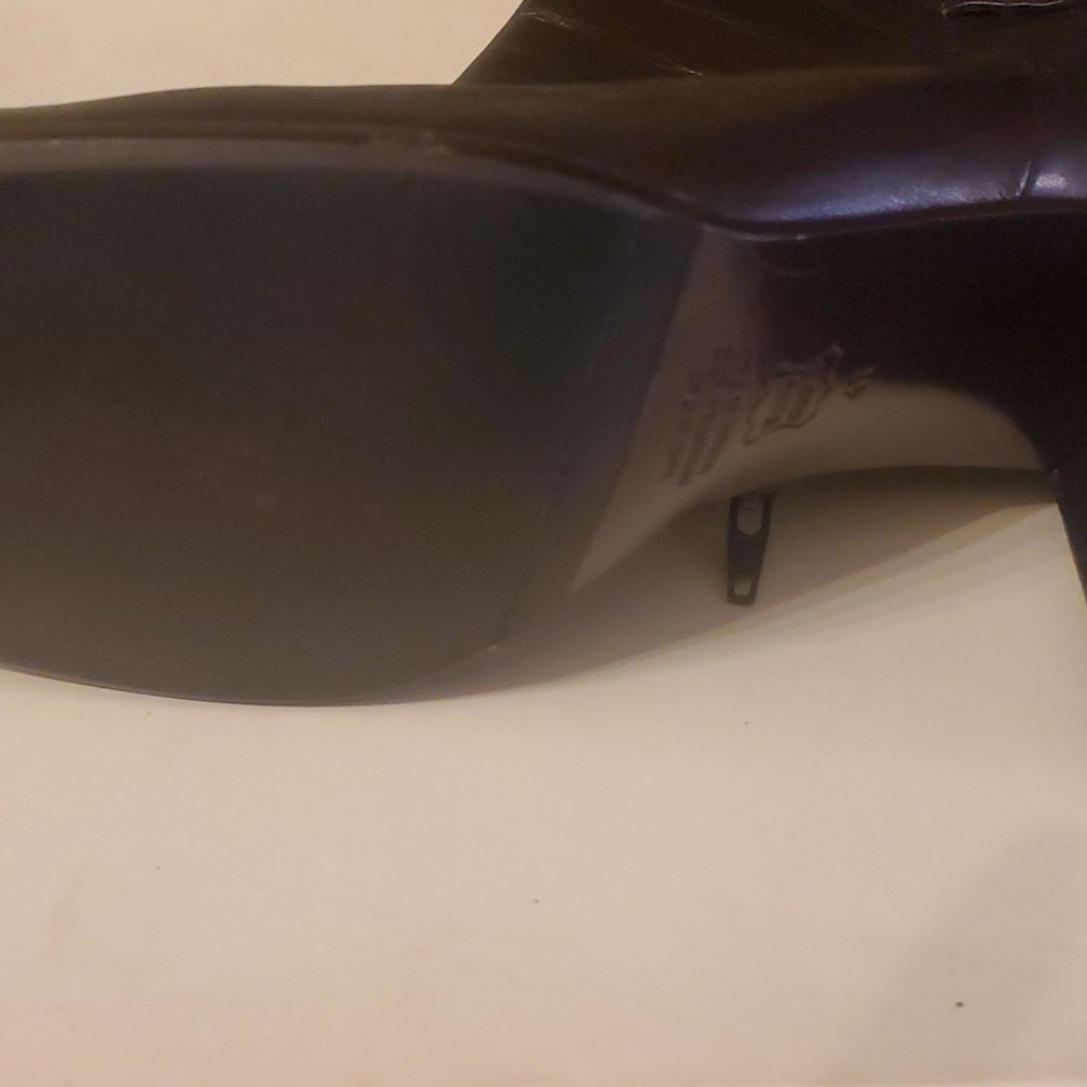 Shoe - Picture 4 of 10